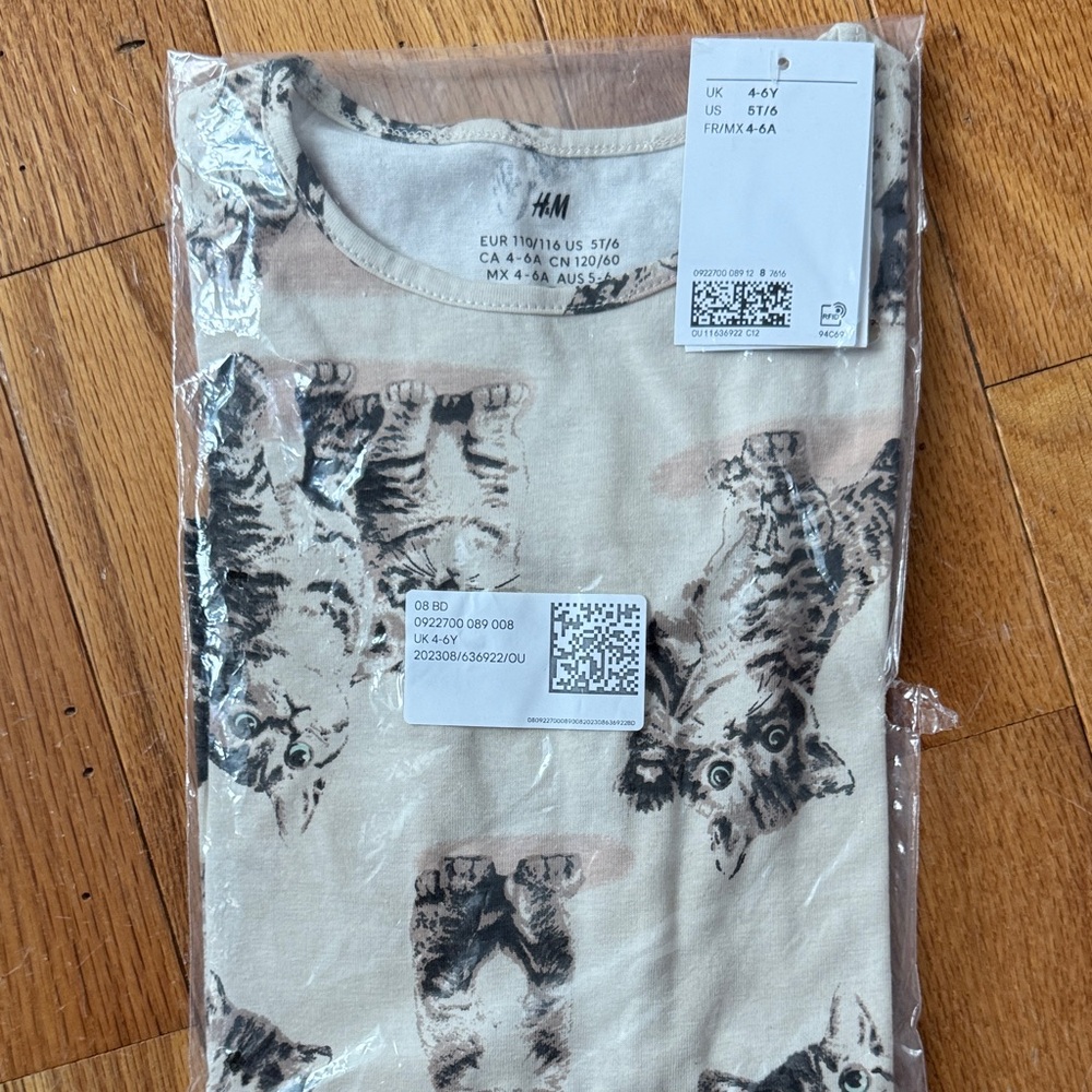H&M Beige Cat Graphic Long Sleeve Girl’s Tee size 5T